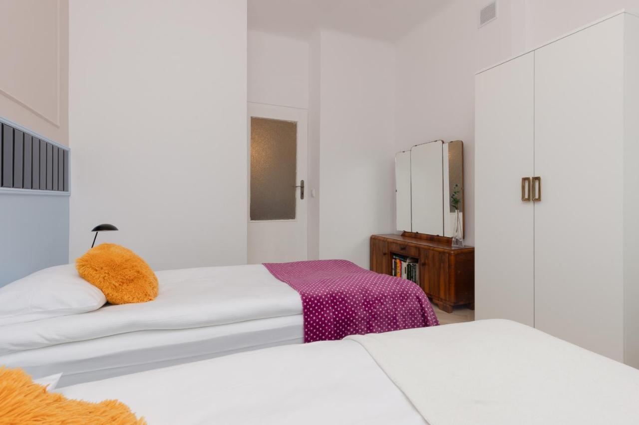 Butas Art Deco Old Town By Renters *